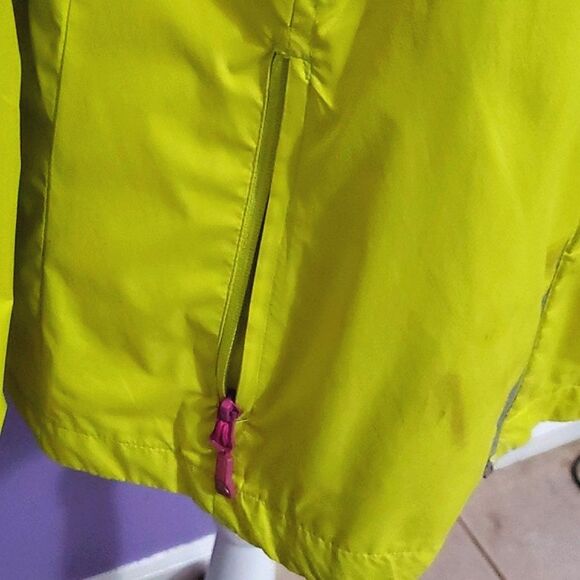 ZeroXposure Key Lime Yellow Lightweight Water Resistant Hooded Rain Jacket - Picture 4 of 15